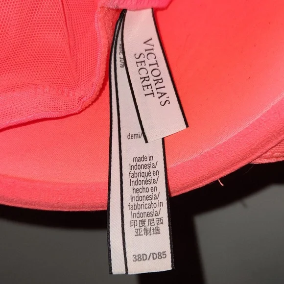Victoria's Secret Pink Bra with Molded Cups and Smooth Finish - Picture 7 of 8